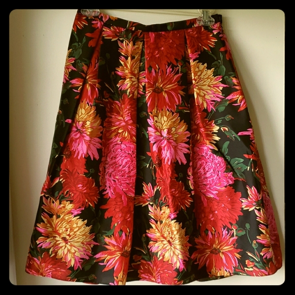 Talbots Dresses & Skirts - Talbots 100% Silk Floral Skirt sz 4P